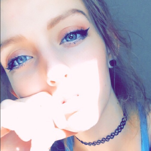 Meet your Posher, Katey - Picture 3 of 6